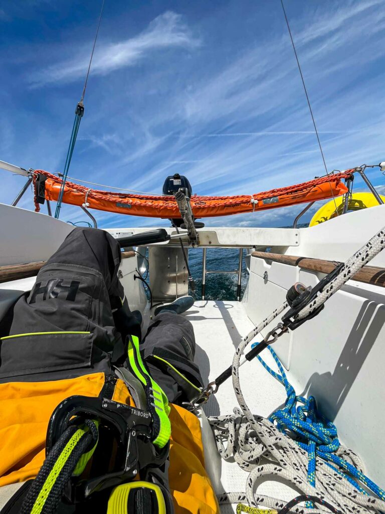 Comment éviter le mal de mer en voilier : la règle des 5 F