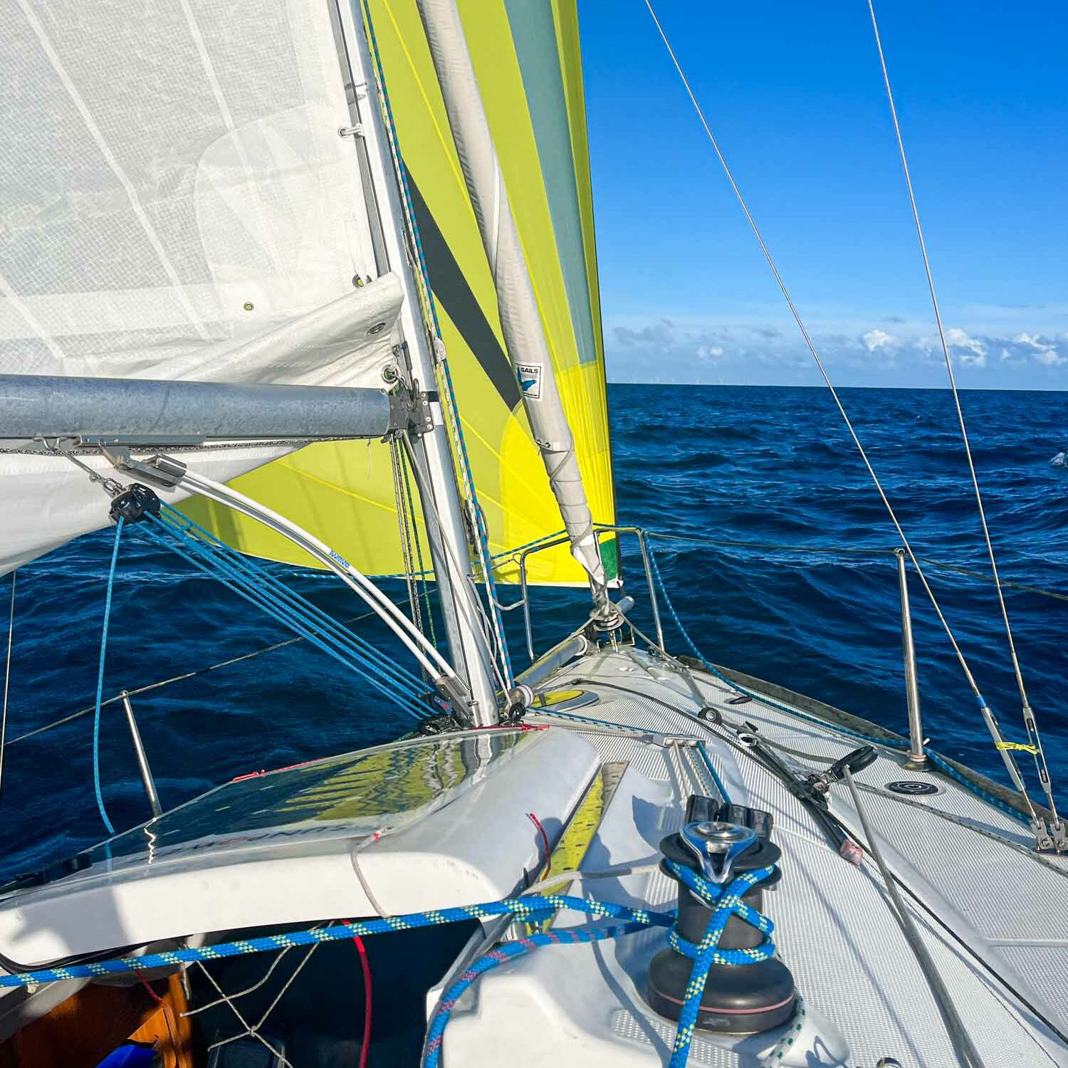 First 21.7 sous spi asymétrique.